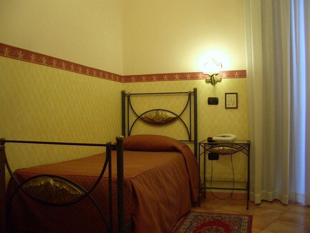 נאפולי Pinto-Storey Hotel מראה חיצוני תמונה